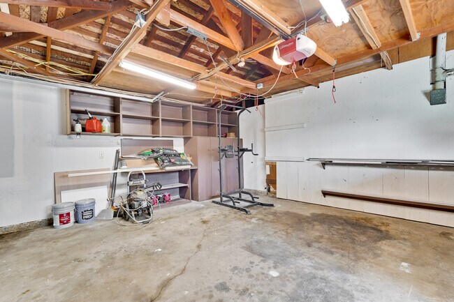 Building Photo - 2051 Randolph Dr