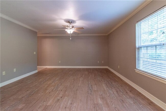 Building Photo - 2110 E Cinnamon Way