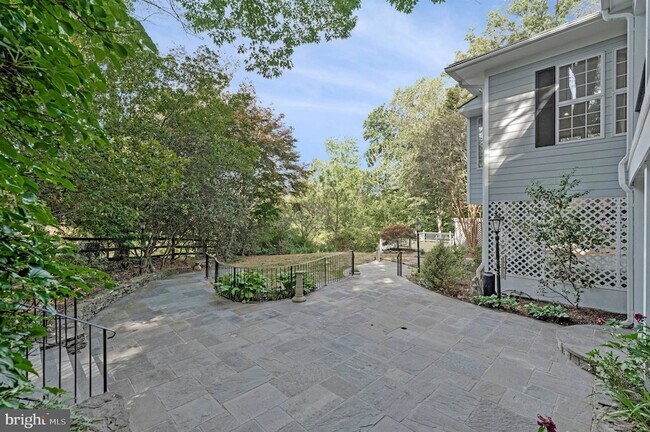 Building Photo - 10034 Scenic View Terrace