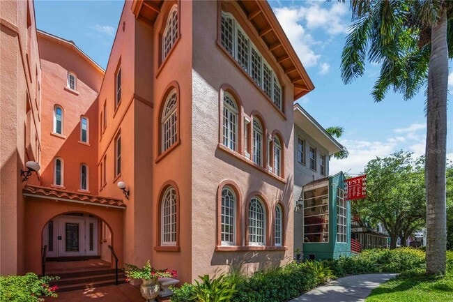 Building Photo - 1221 N Palm Ave