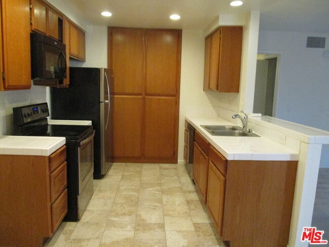 Building Photo - 3802 Dunford Ln