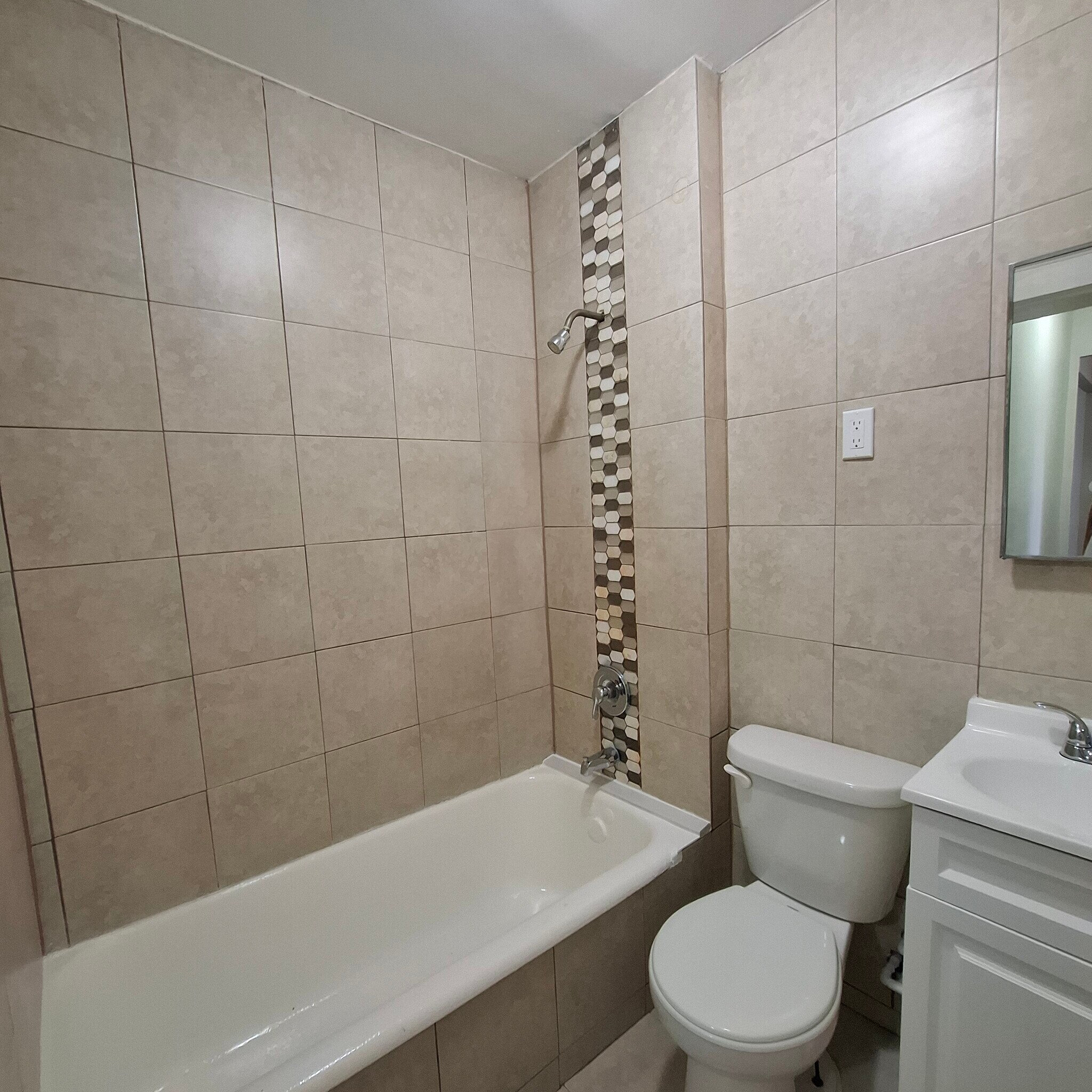 220 Roseville Ave 305 - 219 Roseville Ave