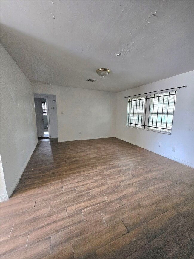 Building Photo - 5530 Elm Spring Dr