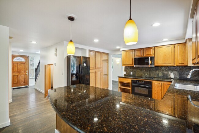 Building Photo - 2119 Duvall Ave NE