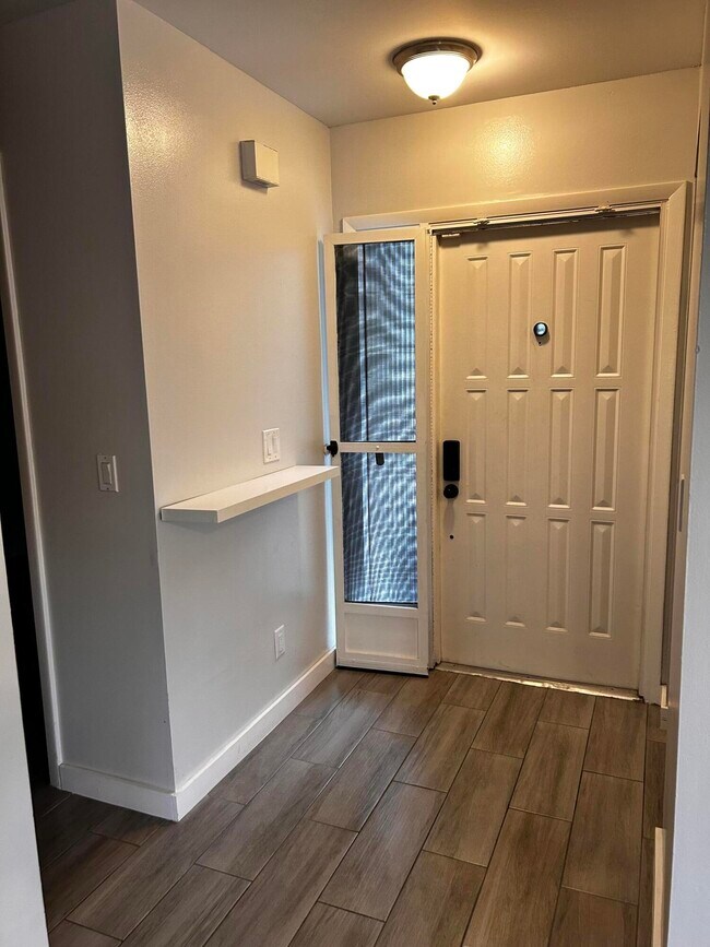Building Photo - 51 Meadows Dr