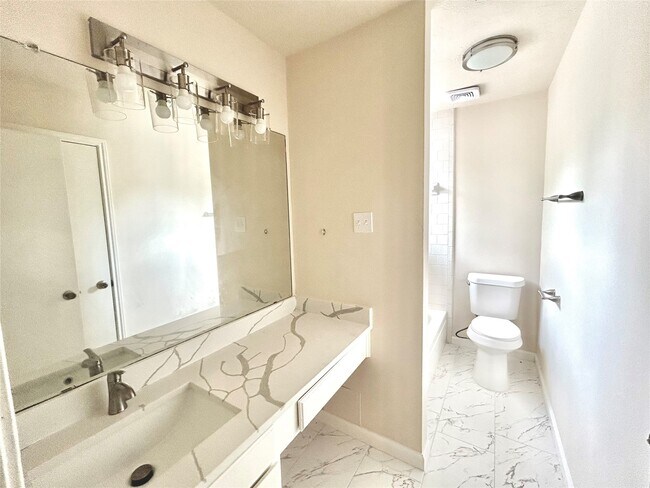 Building Photo - 16319 Chimneystone Dr