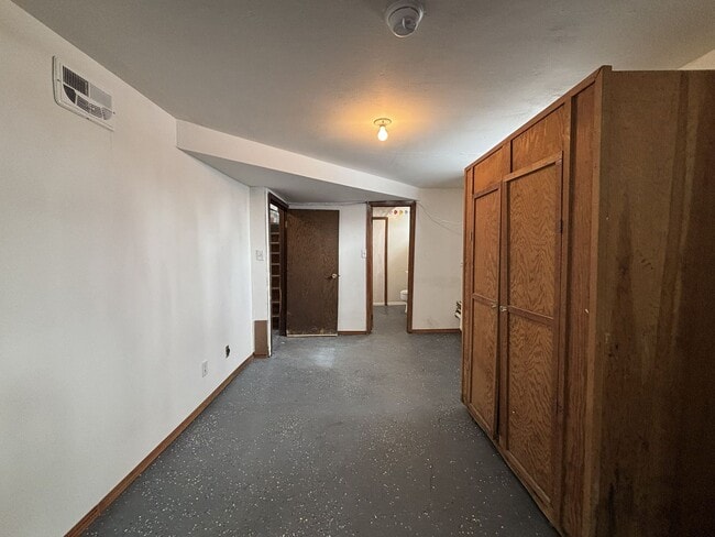 Building Photo - 2 Bedroom House for Rent