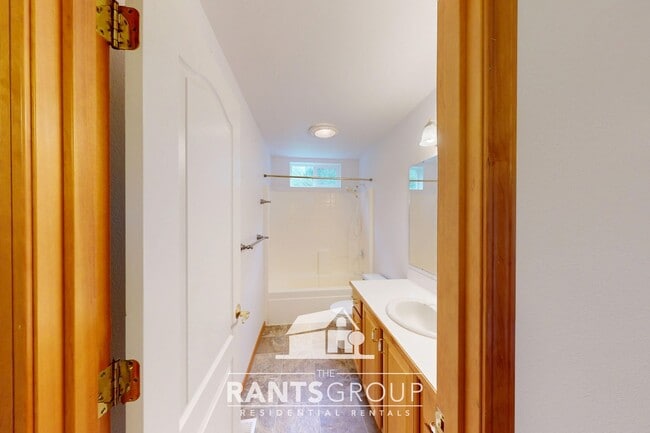 Building Photo - Spacious 3-Bed / 2-Bath Home on 2.5 Private Acres – Cooper Point