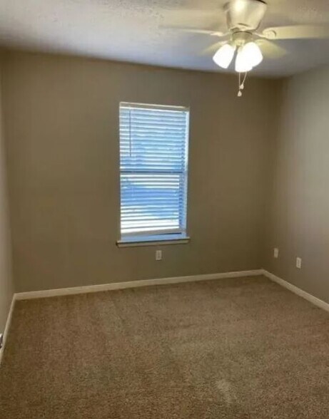 Building Photo - 2518 Cypress Dr