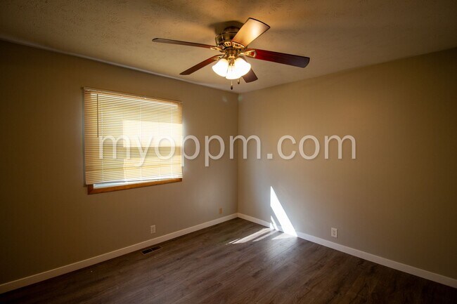 Building Photo - Spacious Omaha Home