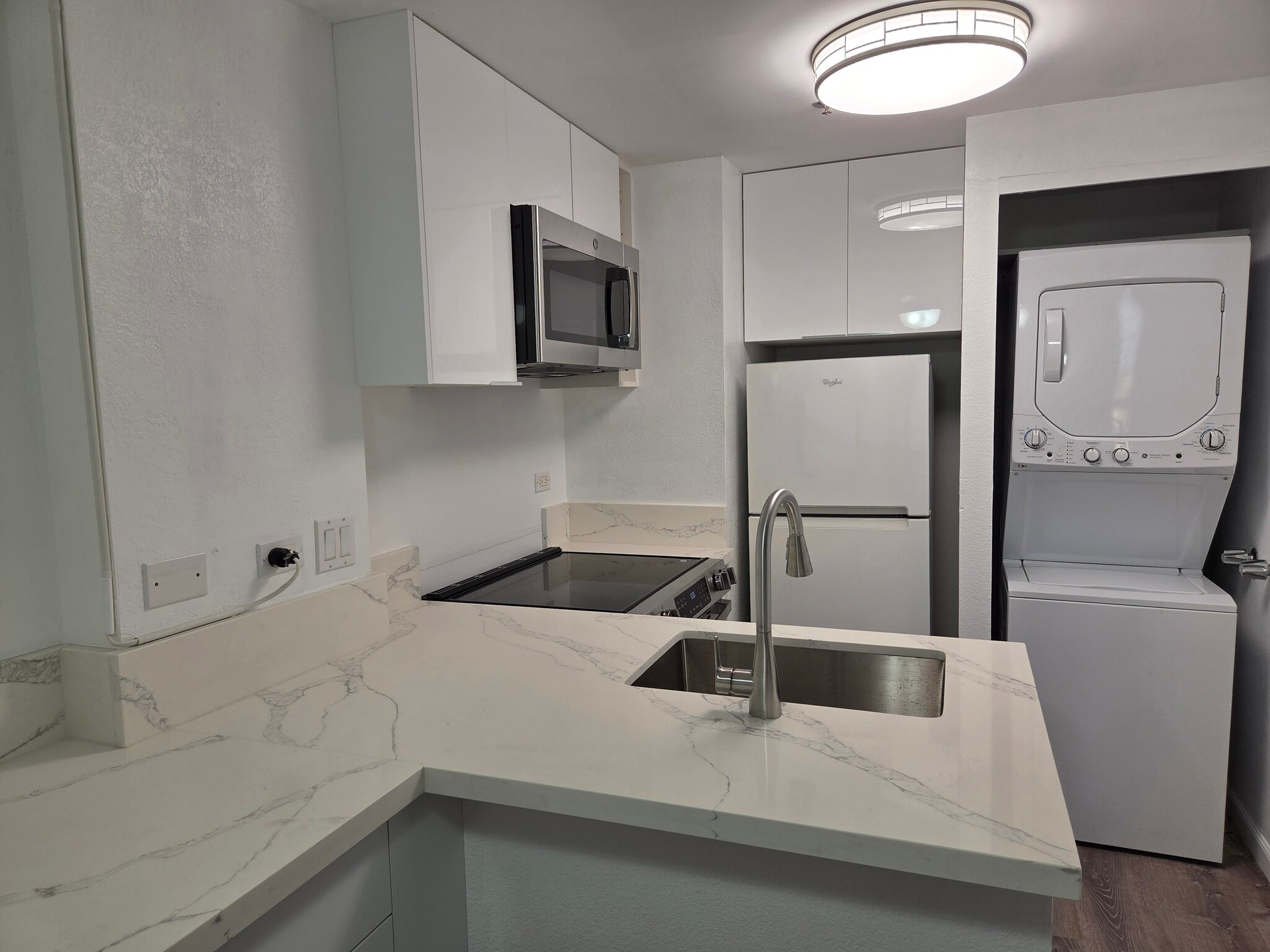 Building Photo - 5333 Likini St