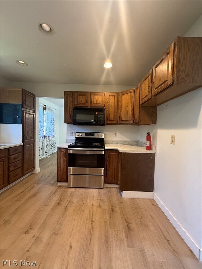 Building Photo - 6580 Forest Glen Ave