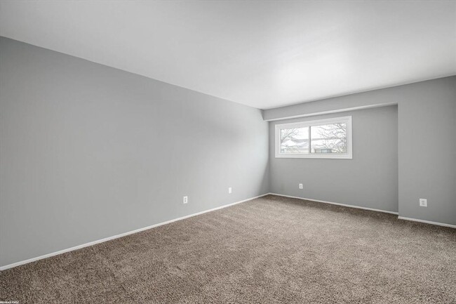 Building Photo - 1 BED RM CONDO - FARMINGTON HILLS