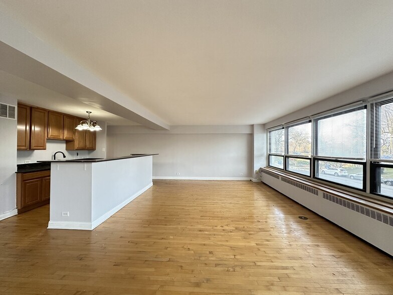 Building Photo - 4180 N Marine Dr