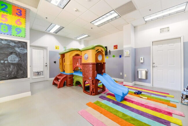 Building Photo - 1 SE 12th St