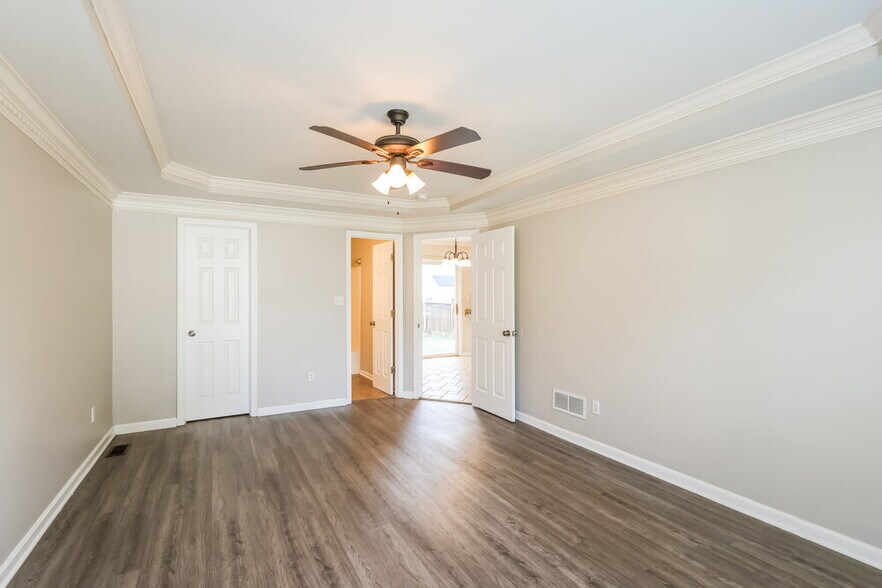 Building Photo - 10500 Sandbourne Way