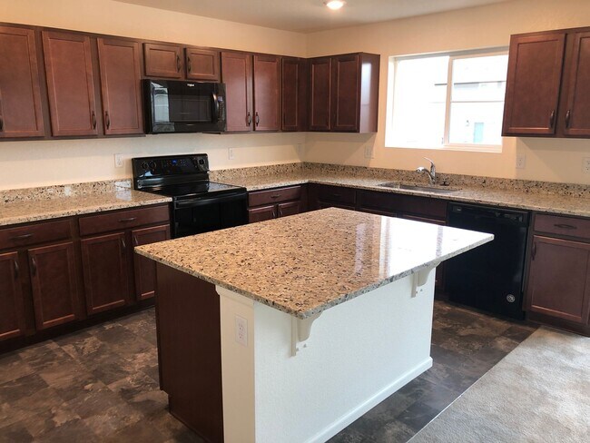 Building Photo - HUGE 3BR Home Built in 2020 with Office, Loft & Mountain Views