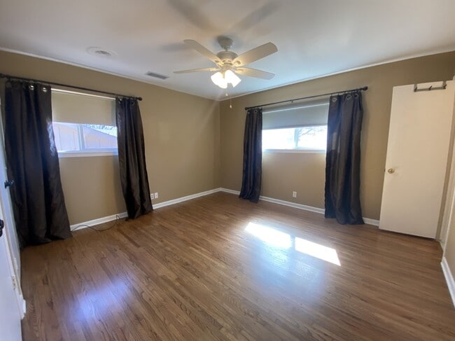 Building Photo - 5363 E 28th St