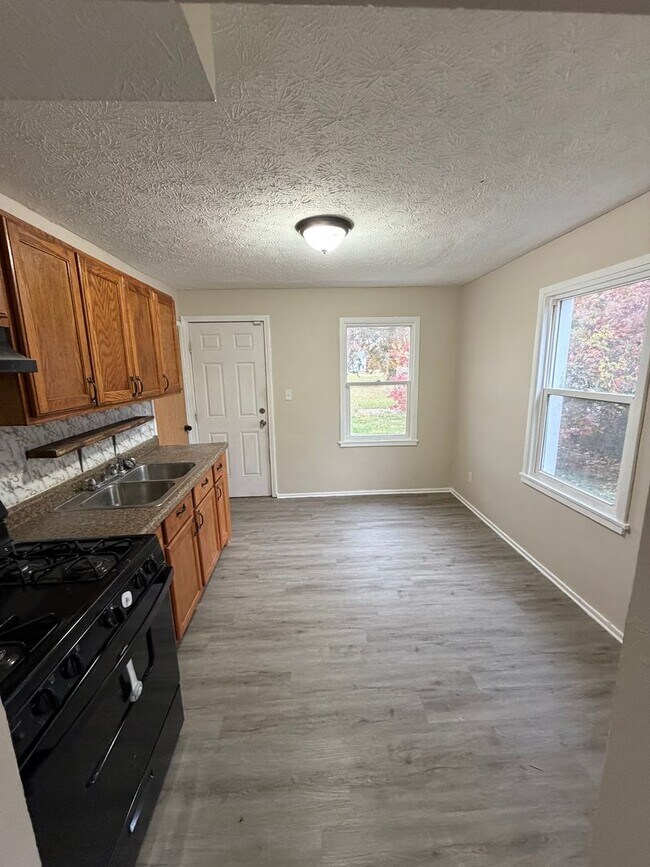 Building Photo - 852-852 S Central Dr