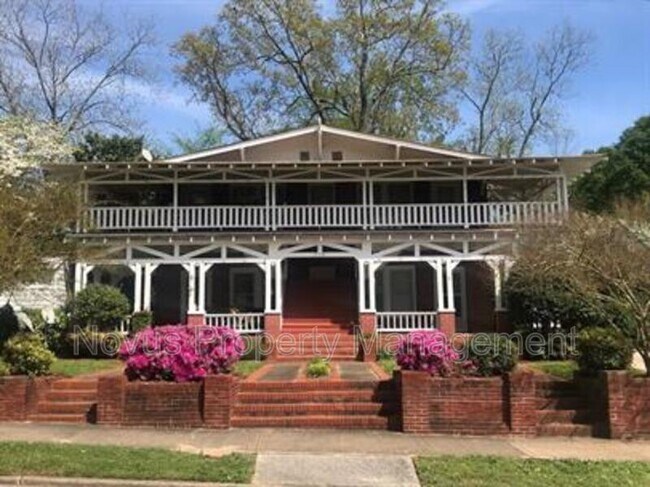 Primary Photo - 319 College St