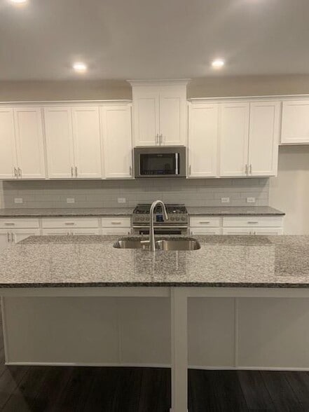 Building Photo - 3925 Redwood Dr