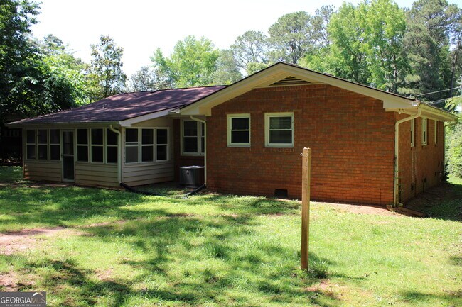 Building Photo - 5 Circle Dr