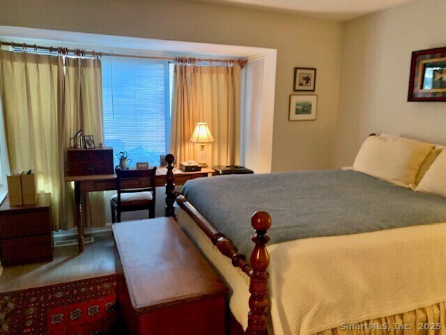 Building Photo - 350 Grovers Ave