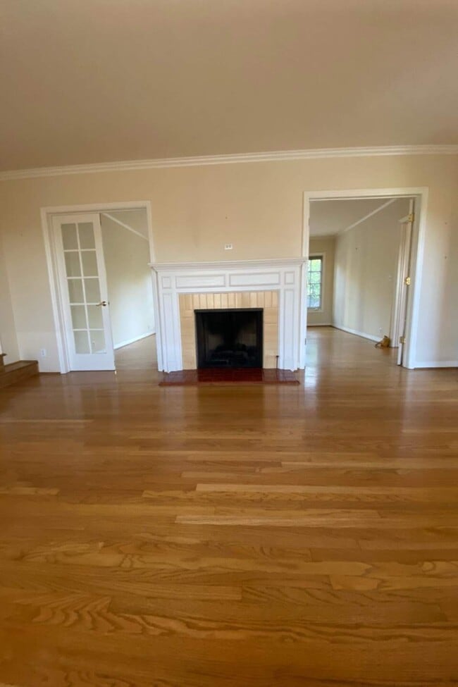 Building Photo - 4160 Holly Knoll Dr