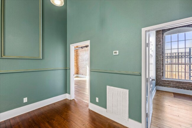 Building Photo - 2111 Postoffice St