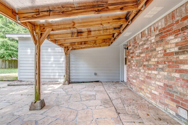 Building Photo - 2323 Tinechester Dr