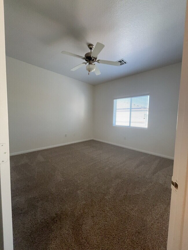 Building Photo - Spacious 3-Bed / 2.5 Bath Oasis: Modern Living in the Heart of Las Vegas!