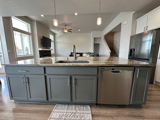 Building Photo - 3 bedroom, 2.5 bath with bonus room in Wes...