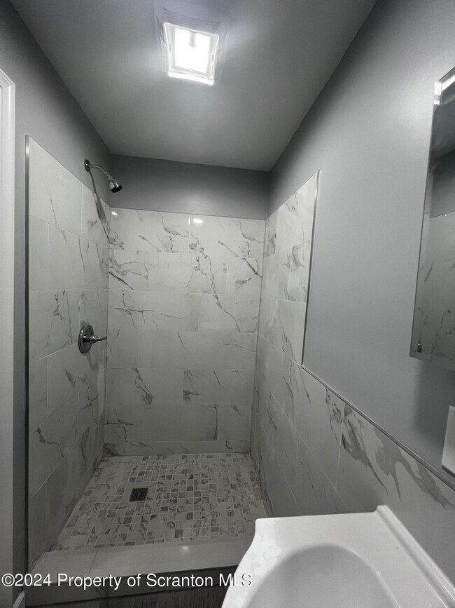 Building Photo - 2204 Golden Ave