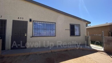 Building Photo - 405 E Thoroughbred St