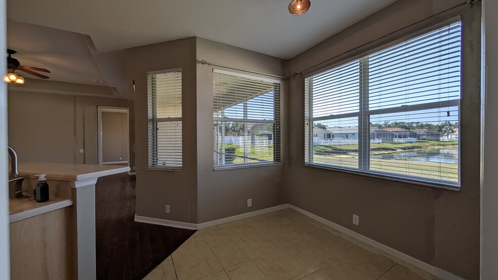 Breakfast Nook - 12424 25th Ct E