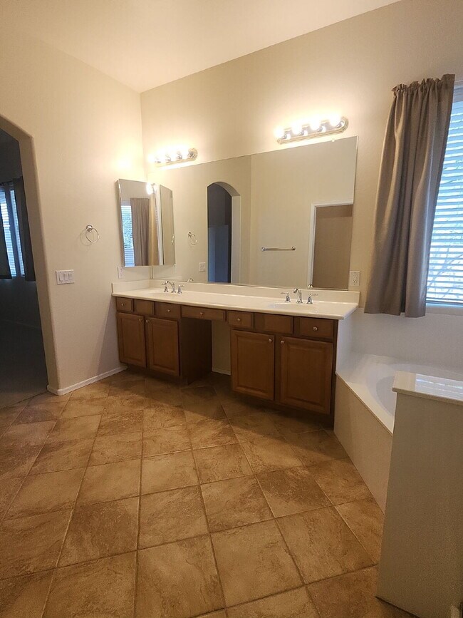 Building Photo - "Charming 3-Bed with 2 Full Baths and 2,162 Sq Ft of Comfort in Vistancia Village Peoria, AZ!"
