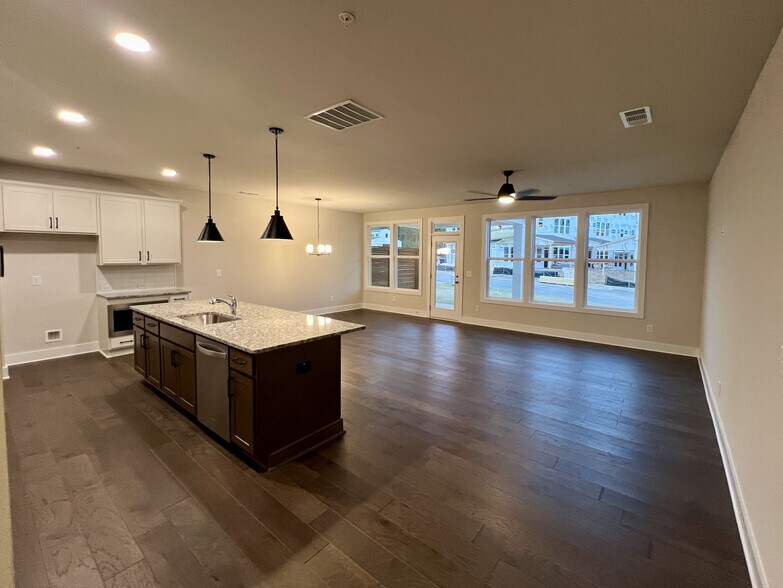 Building Photo - 1245 Willowcrest Way