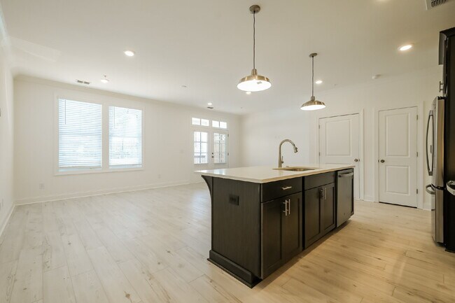 Building Photo - 514 Alice Wy