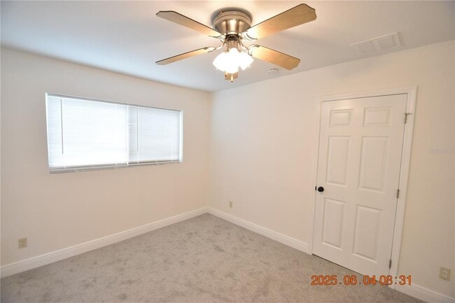 Building Photo - 417 Country Club Dr