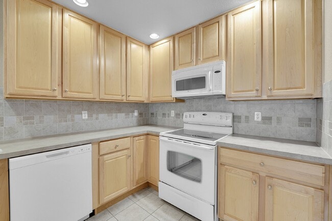 Building Photo - $1,795.00, 1- 1-bedroom, 1-bathroom Condo ...