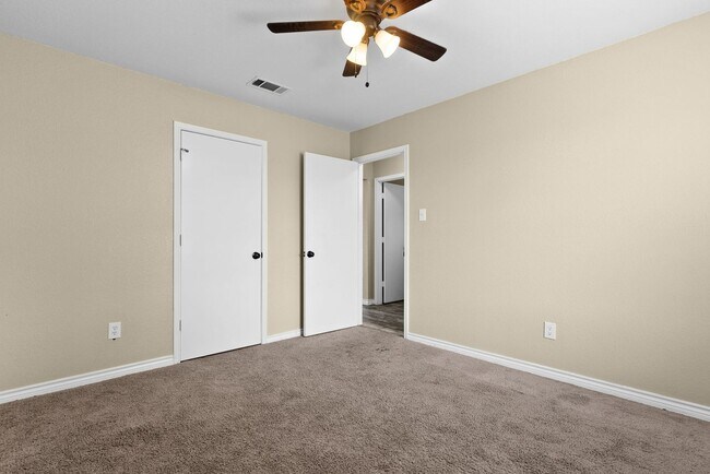 Building Photo - 4604 Greyhound Dr