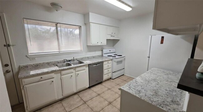 Building Photo - 5150 Prairie Ridge Rd