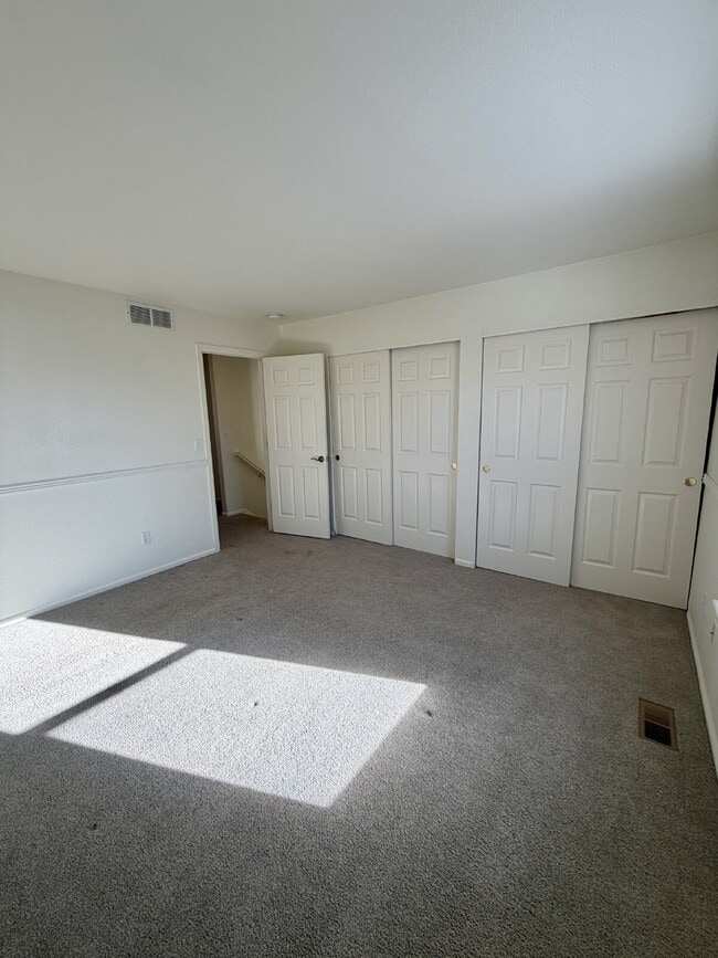 Building Photo - *LIMITED TIME OFFER!* Secure your move-in before December 31, 2025, and enjoy a $1,000 discount o...