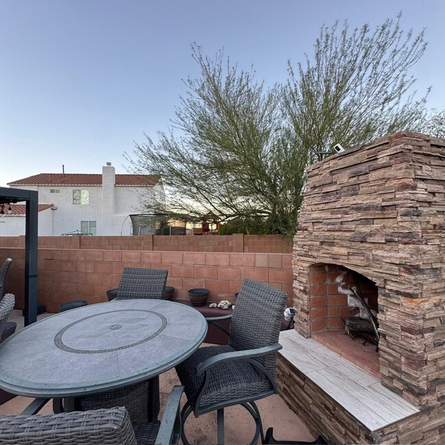 Building Photo - 1111 Vista De Los Alamos