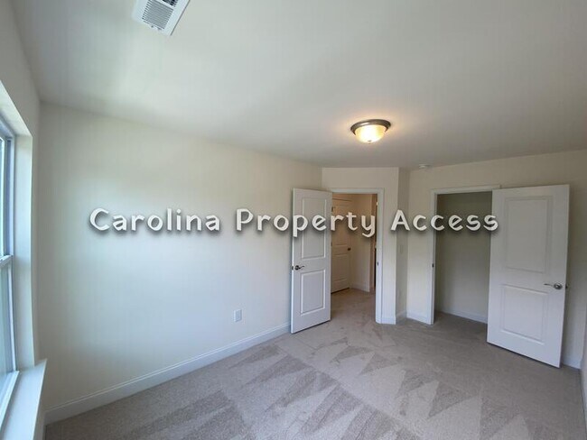 Building Photo - 130 Channel Drop Dr