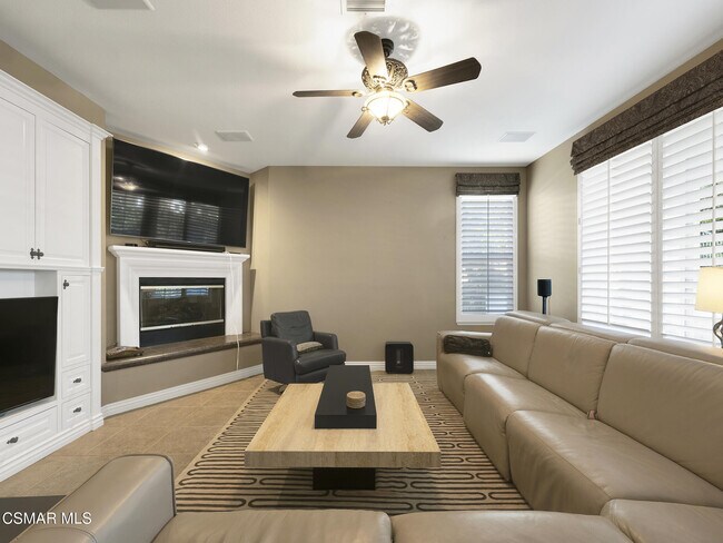 Building Photo - 3302 Woodley Ave