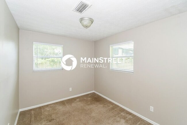 Building Photo - 3 Bedroom Pet-Friendly Home in Jacksonville, FL with Main Street Renewal