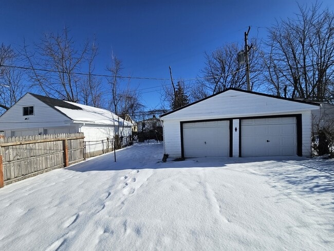 Building Photo - 4445 E 154th St