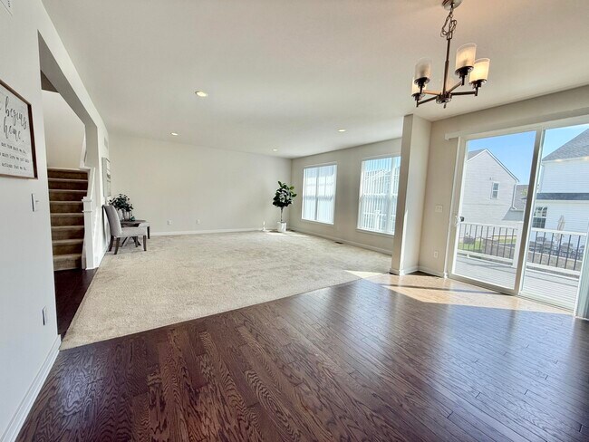 Building Photo - 6394 S Trailwoods Dr