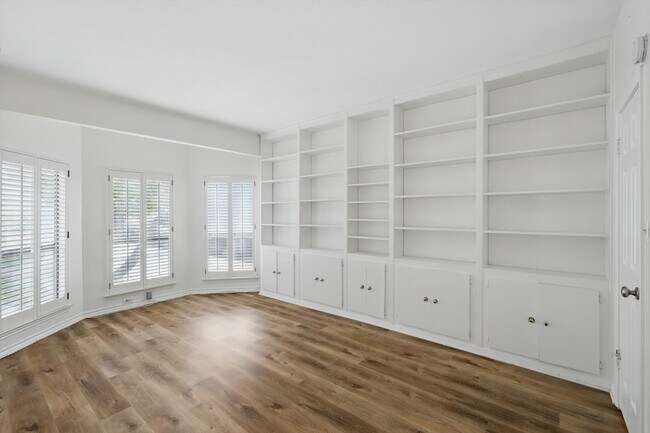 Building Photo - 3105 San Jacinto St